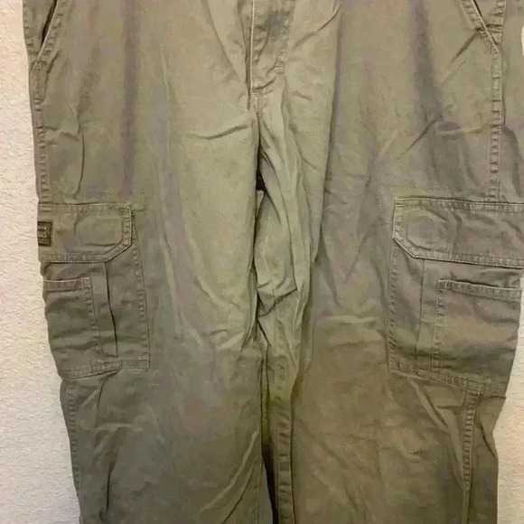 Wrangler men’s cargo jeans sz 36 blue collar work pants pockets outdoor *flaw - Picture 3 of 12